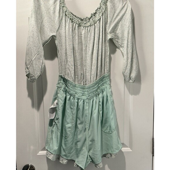 NEW Hollister Romper Floral Daisies Off-the-Shoulder Boho Size Large - Picture 6 of 6